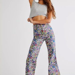 Women's Wrangler Wanderer Floral Jean New With Tag Size 29